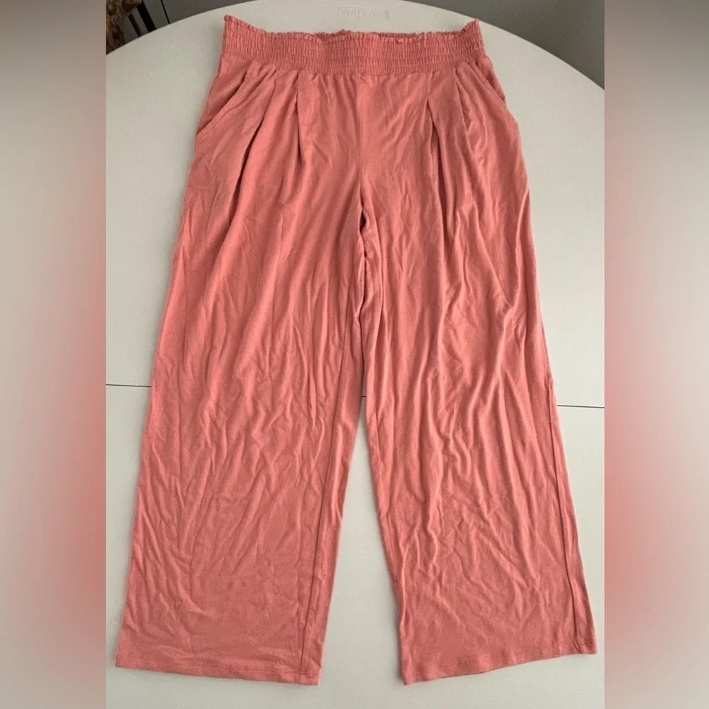 SET: Any Body | 2- pieces, cropped pants, matching top. Size: S.